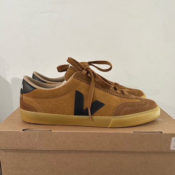 Veja Volley Camel Suede US 8 - Picture 1 of 6